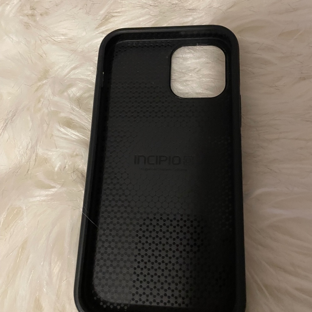 INCIPIO iPhone 12/12 Pro case in black